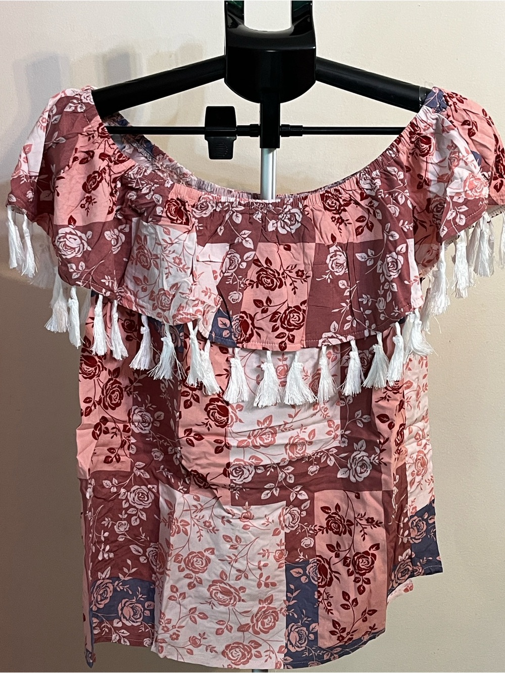NWT Andree by Unit Off-Shoulder Floral Tassel Top in Rose Pink